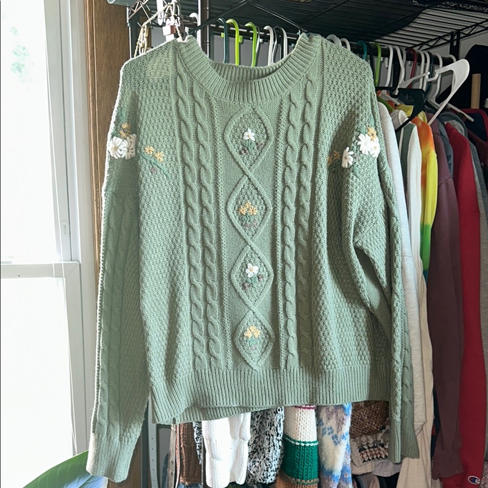 Cozy Green Crew Neck Sweater with Textured Knit